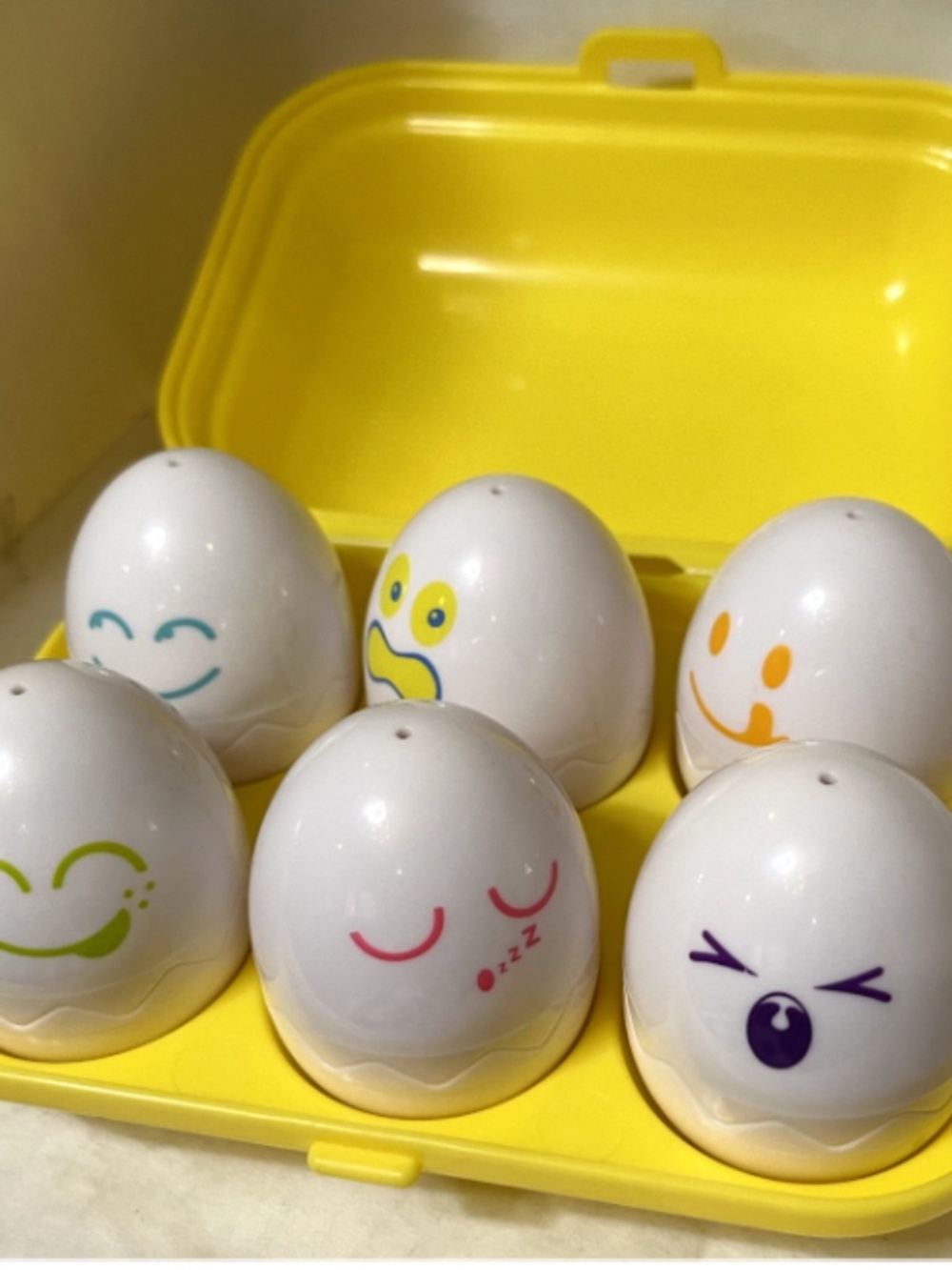 Vtg Tomy Hide & Squeak Eggs In Carton Toddler Learning Shape Sorter Toy 1993